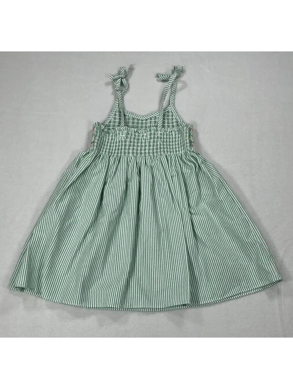 Goodlad Girls‎ 4T Green Seersucker Floral Applique Smocked Summer Dress